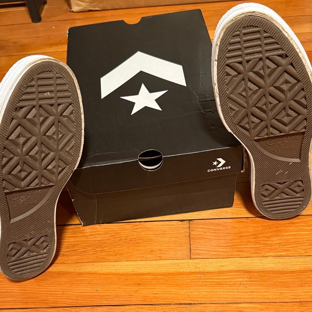 Converse White High Top Sneakers comes with box - Picture 3 of 9